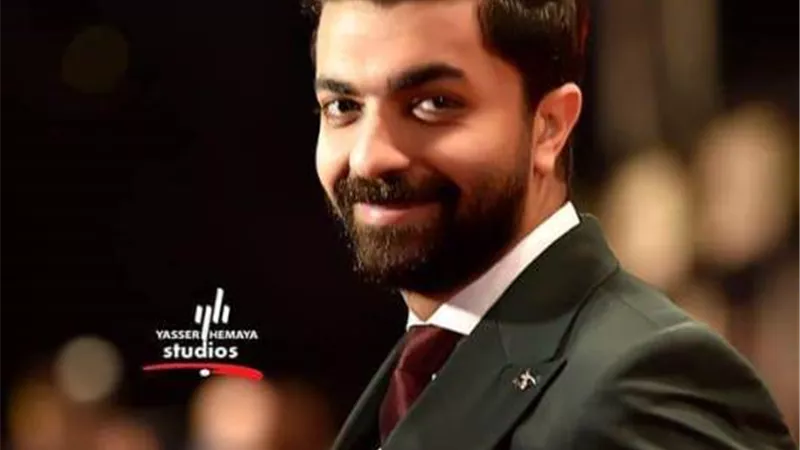 محمد عباس يواصل تصوير 