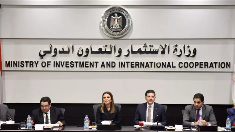 16 شركة تعرض خططها المستقبلية خلال اللقاء الدوري مع وزيرة الاستثمار