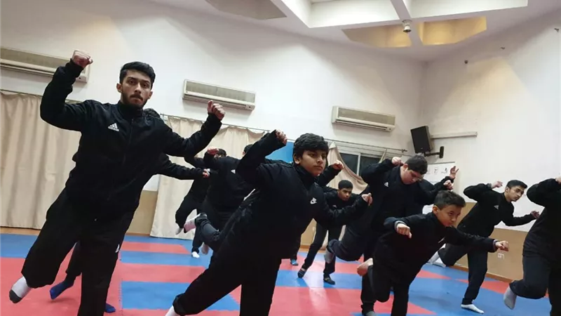 فريق ناشئة الشارقة المسرحي يتدرب على