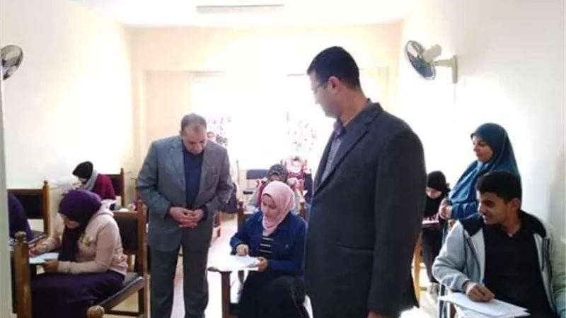 مدير التأمين الصحى بالشرقية يتفقد امتحانات معهد تمريض العاشر