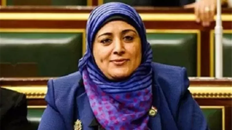 النائبة ثريا الشيخ تتصدى لمحاولة بيع معدات شركة سيمو للورق