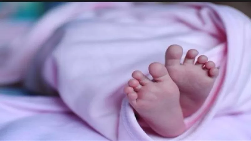 تقتل طفلتها بمساعدة شقيقها انتقاما من والدها