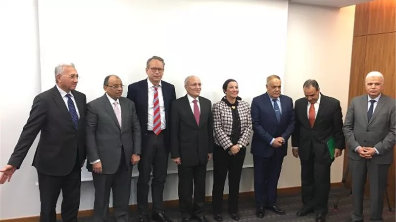 وزراء الانتاج الحربي والتنمية المحلية والبيئة يلتقون وزير الطاقة ببرلين
