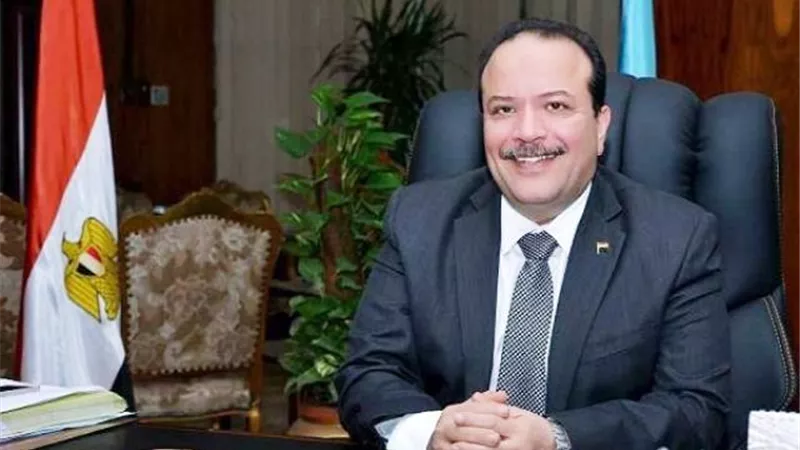 وكيل كلية اداب طنطا المحال لمجلس التأديب مقررا لمؤتمر الكلية الدولى الاول بالمستندات