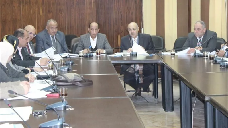 نائب رئيس جامعة طنطا يترأس اجتماع مجلس شئون خدمة المجتمع بالجامعة.. صور
