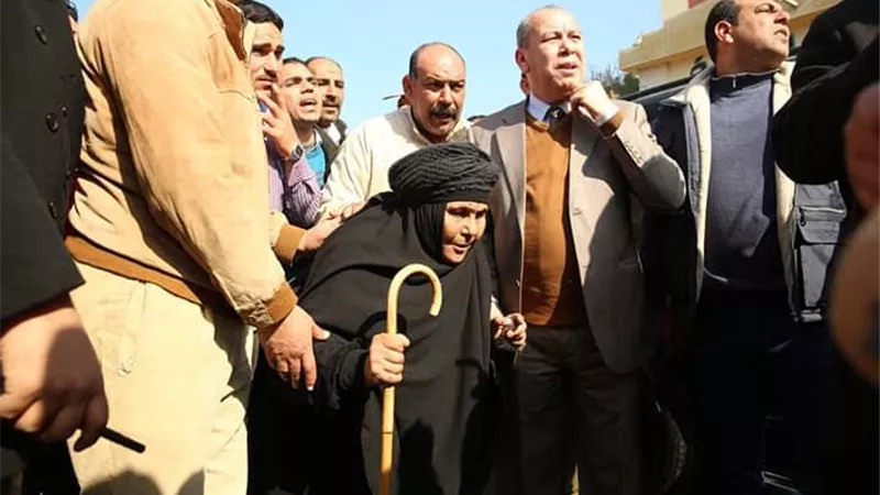محافظ كفرالشيخ يستجيب لسيدة إبطو ويصرف 500 بطانية للأسر الأكثر احتياجاً بالقرية