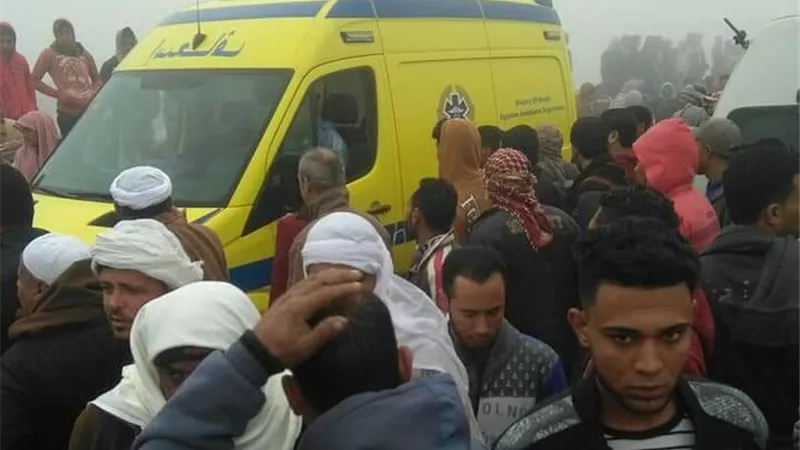 اصابة 14 شخص في حادثين تصادم علي الصحراوى بسبب الشبورة بالبحيرة