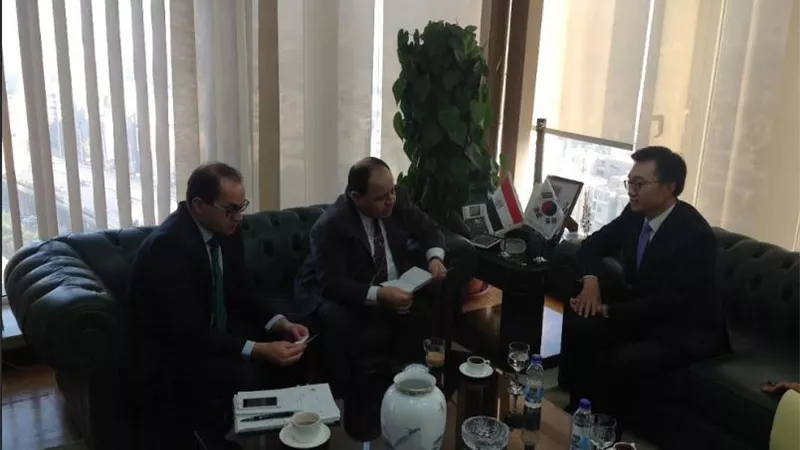 وزير المالية: حريصون على حل مشاكل المستثمرين بصورة فورية