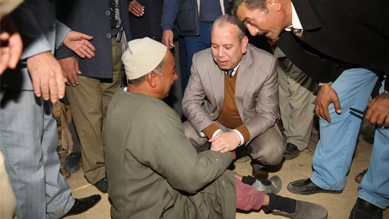 كرسى متحرك من محافظ كفرالشيخ لأحد المواطنين