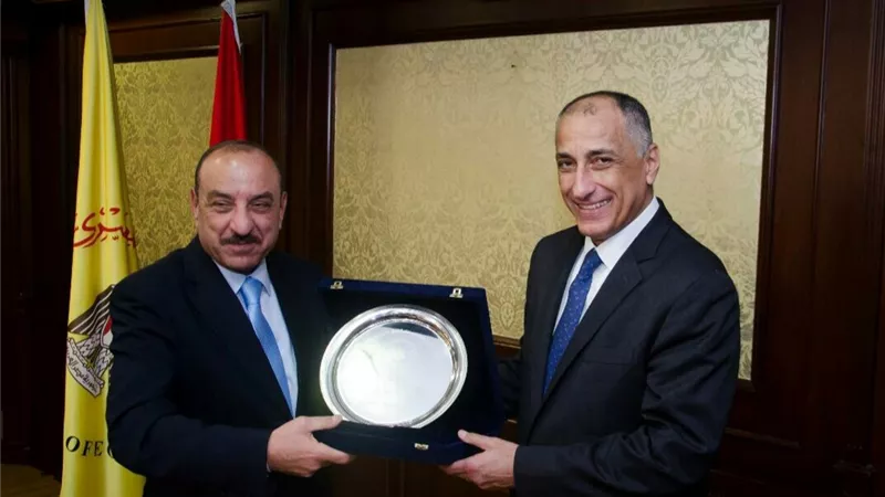 عامر يكرم بنك التنمية الصناعية لريادته في تمويل أول بورصة سلعية للخضر والفاكهة في الشرق الأوسط