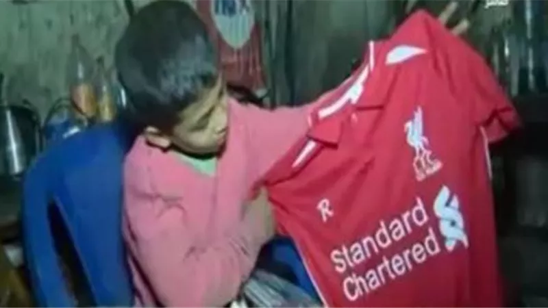 محمد صلاح يفاجئ الطفل صاحب الـ