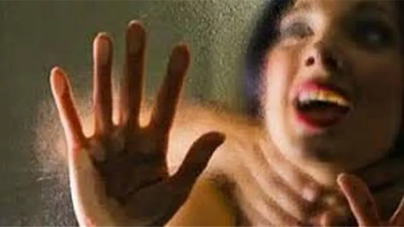 سيدة تبث حادث اغتصابها على الهواء مباشرة
