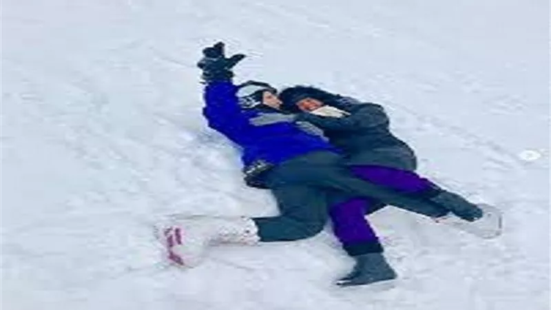 منال سلامة تتزحلق على الجليد صور