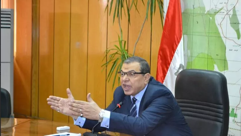 القوى العاملة:تعيين 2355 باحثًا عن العمل منهم 17 معاقًا