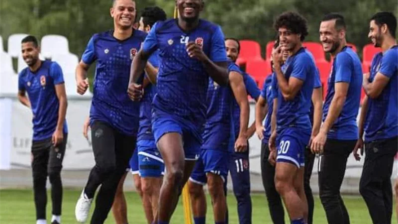 نجم الاهلى يجمع متعلقاته ويغادر النادى