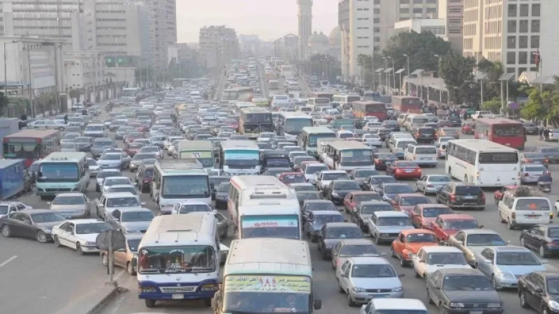 كثافات مرورية مرتفعة بمحاور القاهرة والجيزة