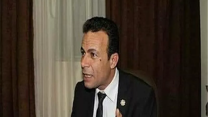 اشرف رحيم يهنئ وزير الداخلية بعيد الشرطة