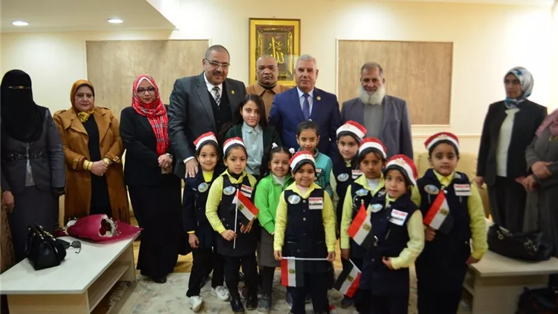قيادات التعليم تهنئ محافظ مطروح بمناسبة عيد الشرطة
