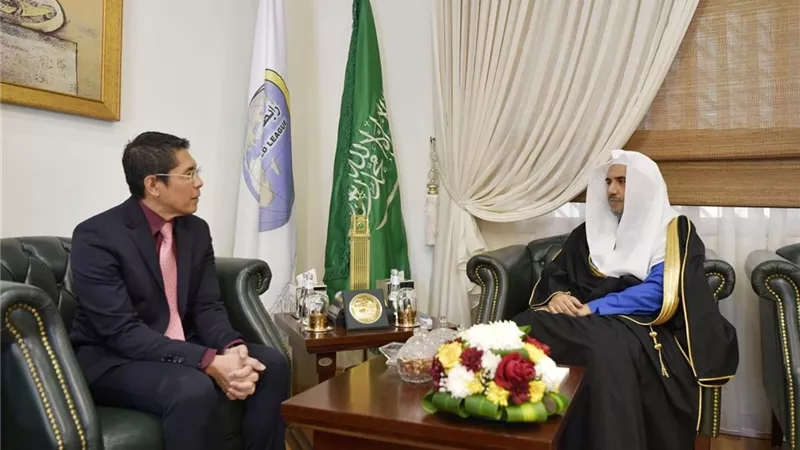 أمين عام رابطة العالم الاسلامى يستقبل كبير وزراء سنغافورة وممثل تايبيه