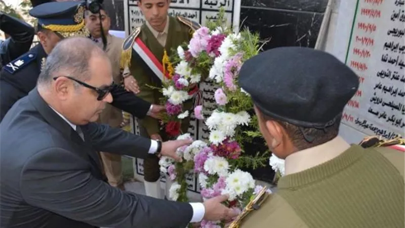 محافظ الغربية يضع إكليلا الزهور على النصب التذكاري لشهداء الشرطة.. بالصور