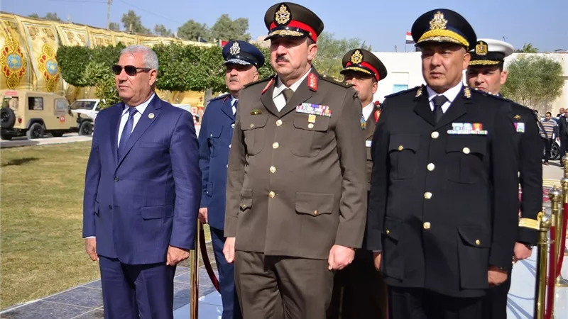 محافظ مطروح وقائد المنطقة الغربية العسكرية يقدمان التهنئة لمدير أمن مطروح بمناسبة عيد الشرطة