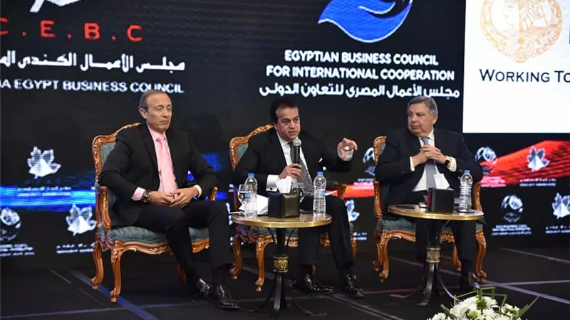 عبدالغفار: الدولة لا تتدخر جهداً لتطوير منظومة التعليم