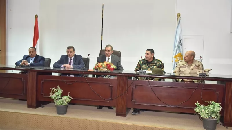 محافظ أسيوط يستعرض ملاحظات مشروع 