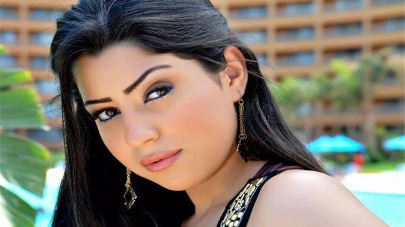 آيتن عامر تبحث عن زوجها على الهواء