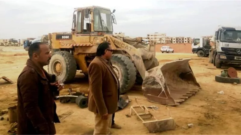 إزالة مصنعين مخالفين بمدينة بدر وغلق محلات تغيير النشاط بالصور