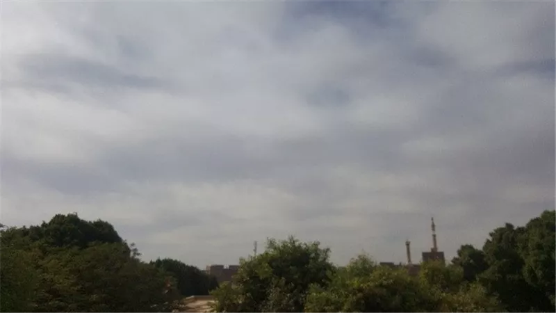 عودة السحب الكثيفة بالأقصر أمس ومخاوف من السيول