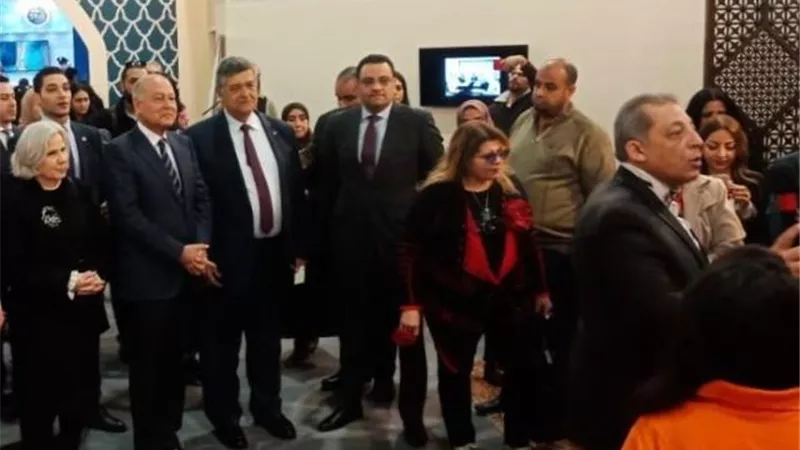 كورال جمعية مصر الجديدة يجذب زور معرض الكتاب في ثانى ايامه