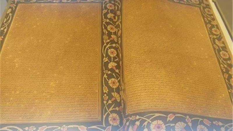 مخطوطات تاريخية في جناح الأزهر في معرض القاهرة الكتاب