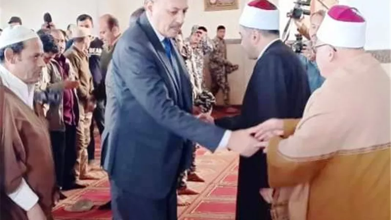 وكيل أوقاف القليوبية يقدم التهنئة لقيادات الشرطة يؤدي صلاة الغائب علي الشهداء
