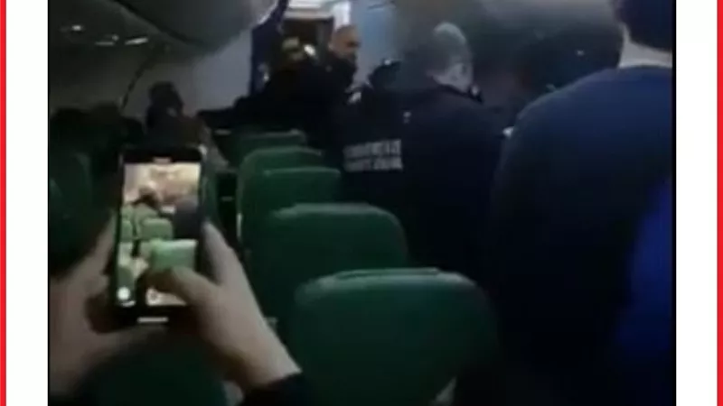 يتهجم على قائد الطائرة لفتح باب القيادة.. ويصرخ الله اكبر
