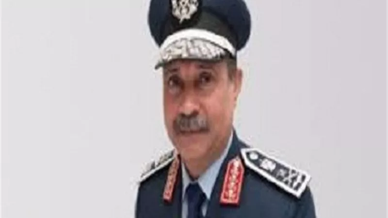 الفريق يونس : استخراج 14 تصريحا لكل شركة ليموزين بمطار القاهرة