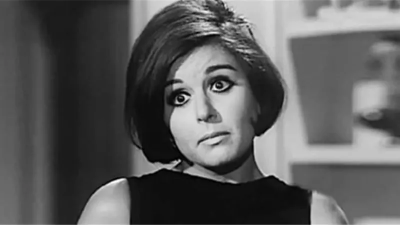 صور نادرة لسندريلا فى منزلها