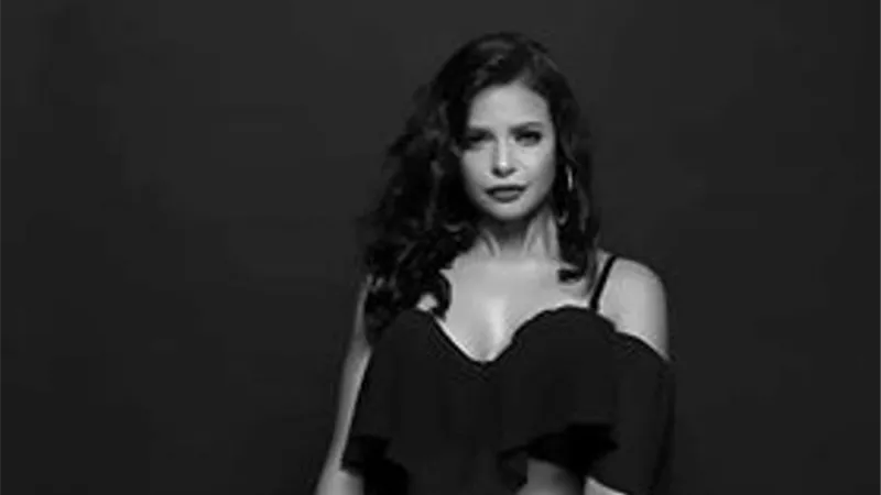 بطلة ماجد المصرى فى البحر بإطلالة مثيرة.. صور