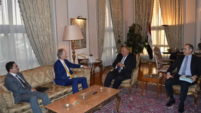 شكرى يبحث مع المبعوث الأممي الجديد آخر المُستجدات على الساحة السورية.. صور