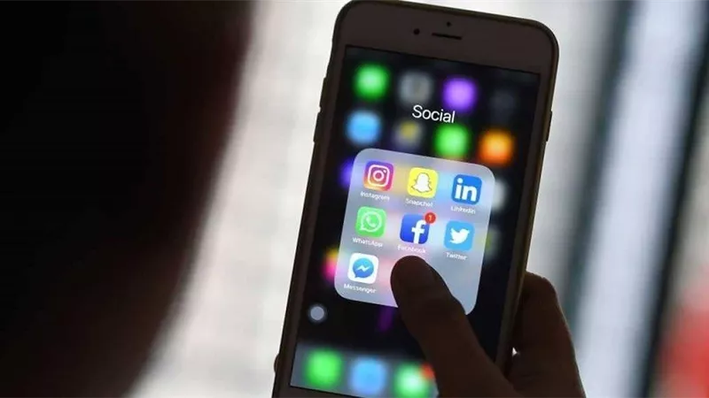 3 عقبات تعترض زوكربيرج لاطلاق منصة خدمات المراسلة