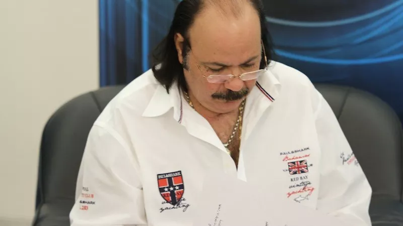 طلعت زكريا يسعى لتقديم برنامج كوميدى