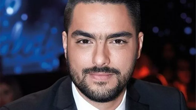 حسن الشافعى ينشر صورة له مع طفلته