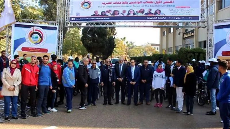 عبد الغفار يتلقى تقريرا حول الملتقى الأول للجامعات المصرية للطلاب الوافدين