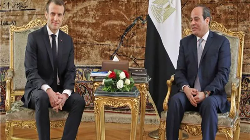 الرئيس الفرنسي يغادر القاهرة بعد لقاء السيسي