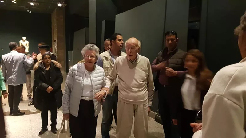 الرئيس الفرنسى الأسبق يبدى إعجابه بالمعالم الأثرية بالأقصر