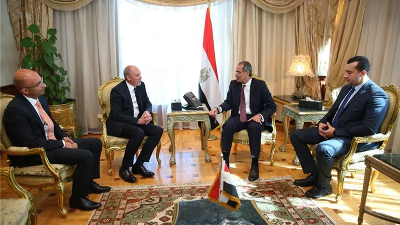 وزير الاتصالات يلتقي الرئيس التنفيذي لشركة اورنج العالمية