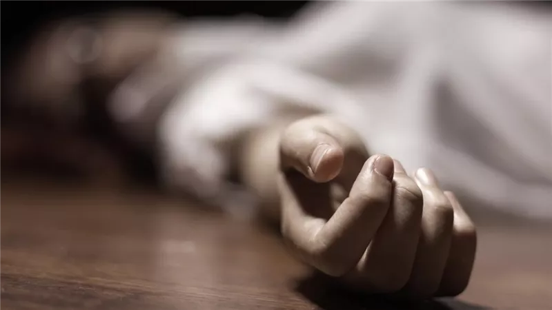 اغتصاب وقتل معلمة في منزلها.. وزجاجة مياه تكشف القاتل
