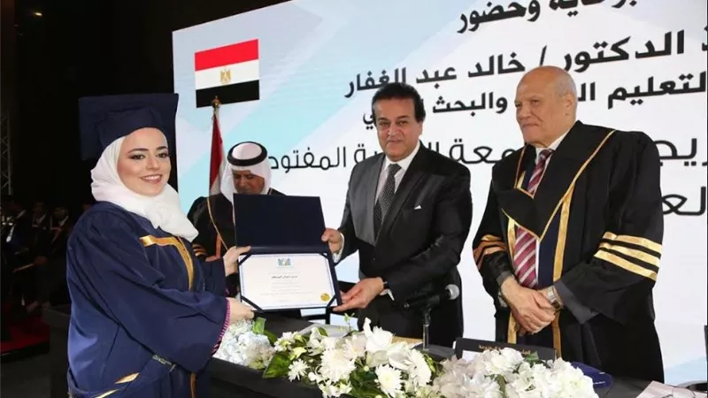 وزير التعليم العالي يشهد احتفالية الدفعة 12 لخريجي الجامعة العربية