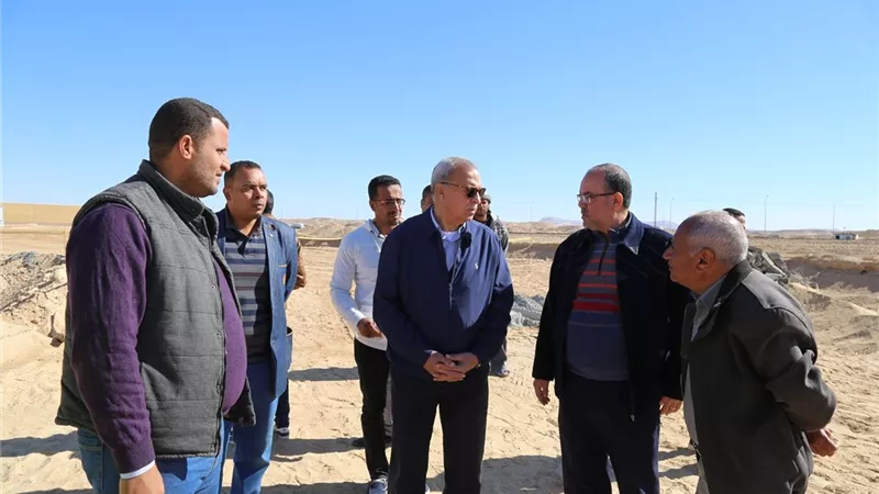 الهجان يتابع العمل ب 3 محطات محولات كهرباء جديده بقنا .. صور