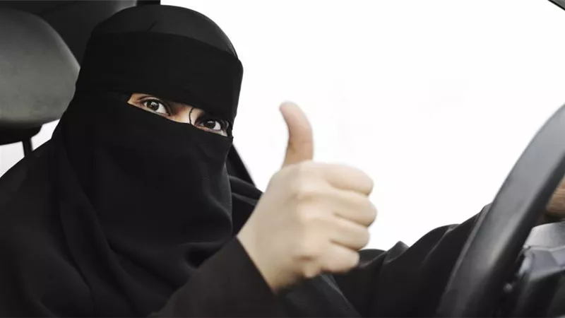 تعيين أول فتاة لرصد سعادة المواطنين بالسعودية