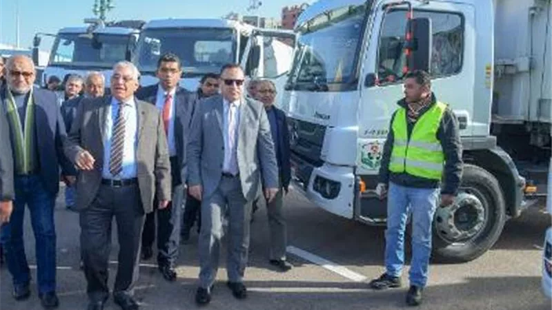الاسكندريه تدعم اسطول النظافه بمعدات متطورة